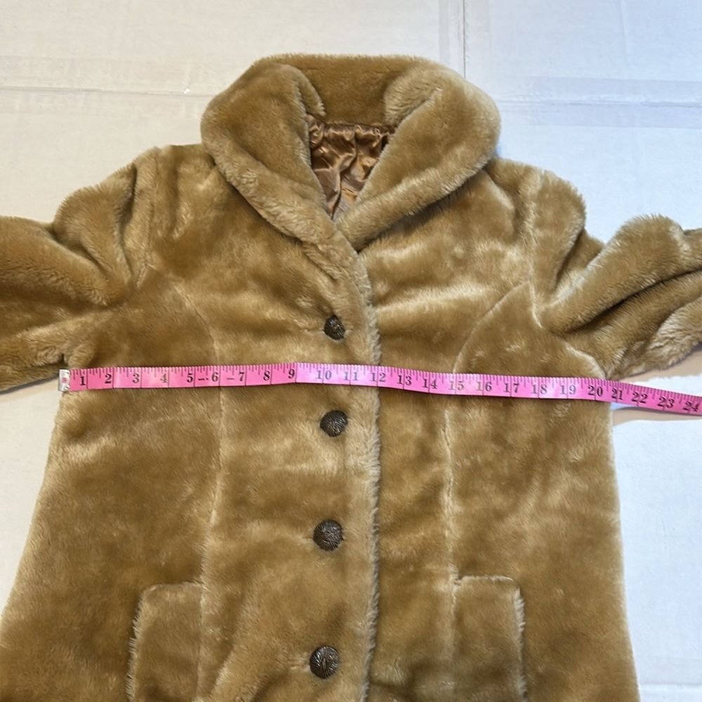 Vintage Cara women’s faux fur coat. No size tag. Please see measurements - Picture 11 of 11